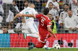  诺伊尔失误送大礼，拜仁主场憾平柏林  