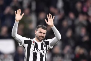  尤文图斯功勋老将宣布退役  