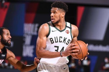  字母哥伤退雄鹿客场不敌热火队  