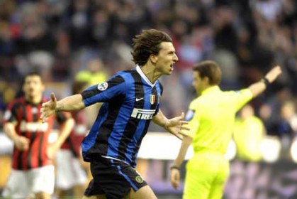  意甲焦点战AC米兰绝杀国际米兰登顶积分榜  