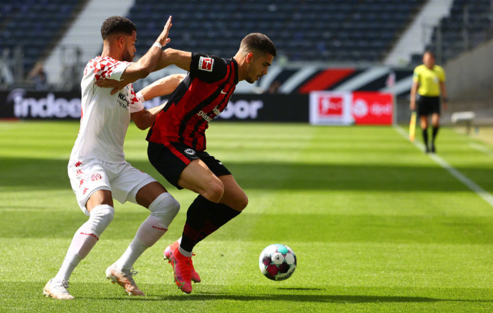  德甲新军圣保利主场首秀爆冷取胜  